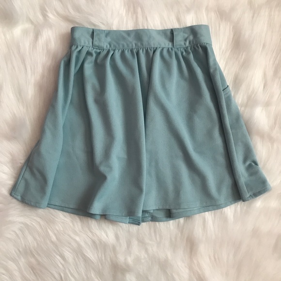 ｔｏｂｉ  ｂｕｔｔｏｎ  ｕｐ  ｂｌｕｅ  ｓｋｉｒｔ - Picture 2 of 4